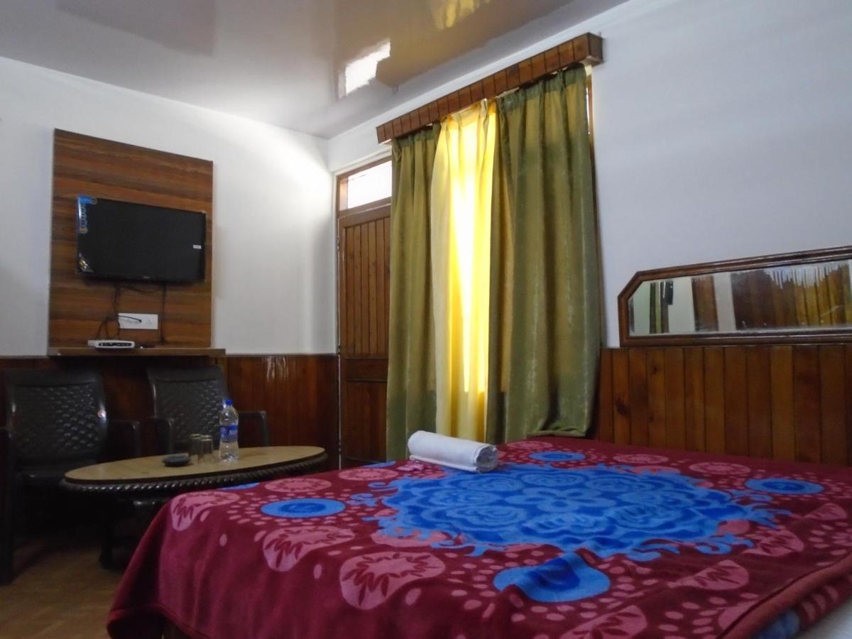 Hotel Magnolia Mallroad Manali מראה חיצוני תמונה