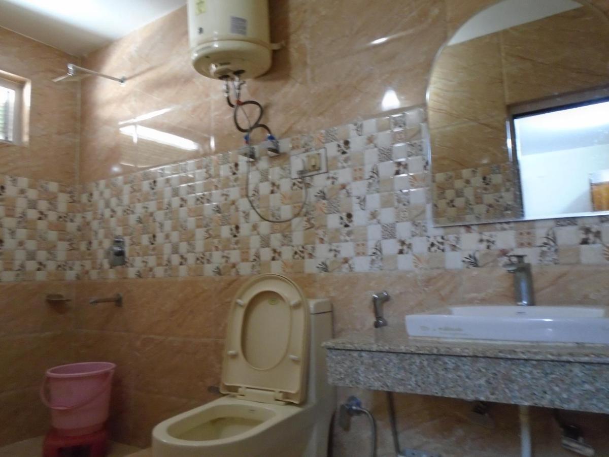 Hotel Magnolia Mallroad Manali מראה חיצוני תמונה