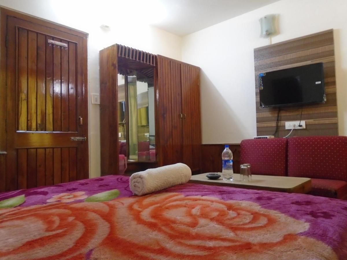 Hotel Magnolia Mallroad Manali מראה חיצוני תמונה
