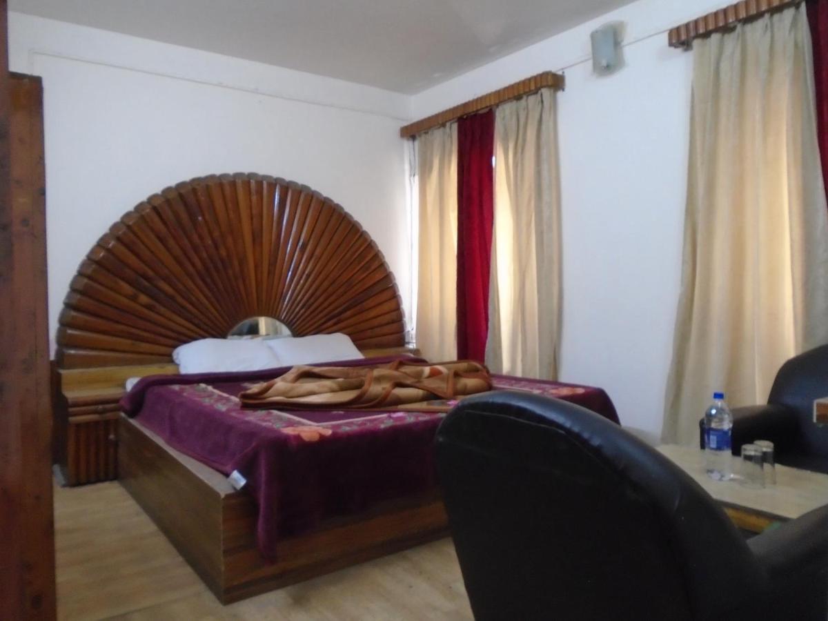 Hotel Magnolia Mallroad Manali מראה חיצוני תמונה