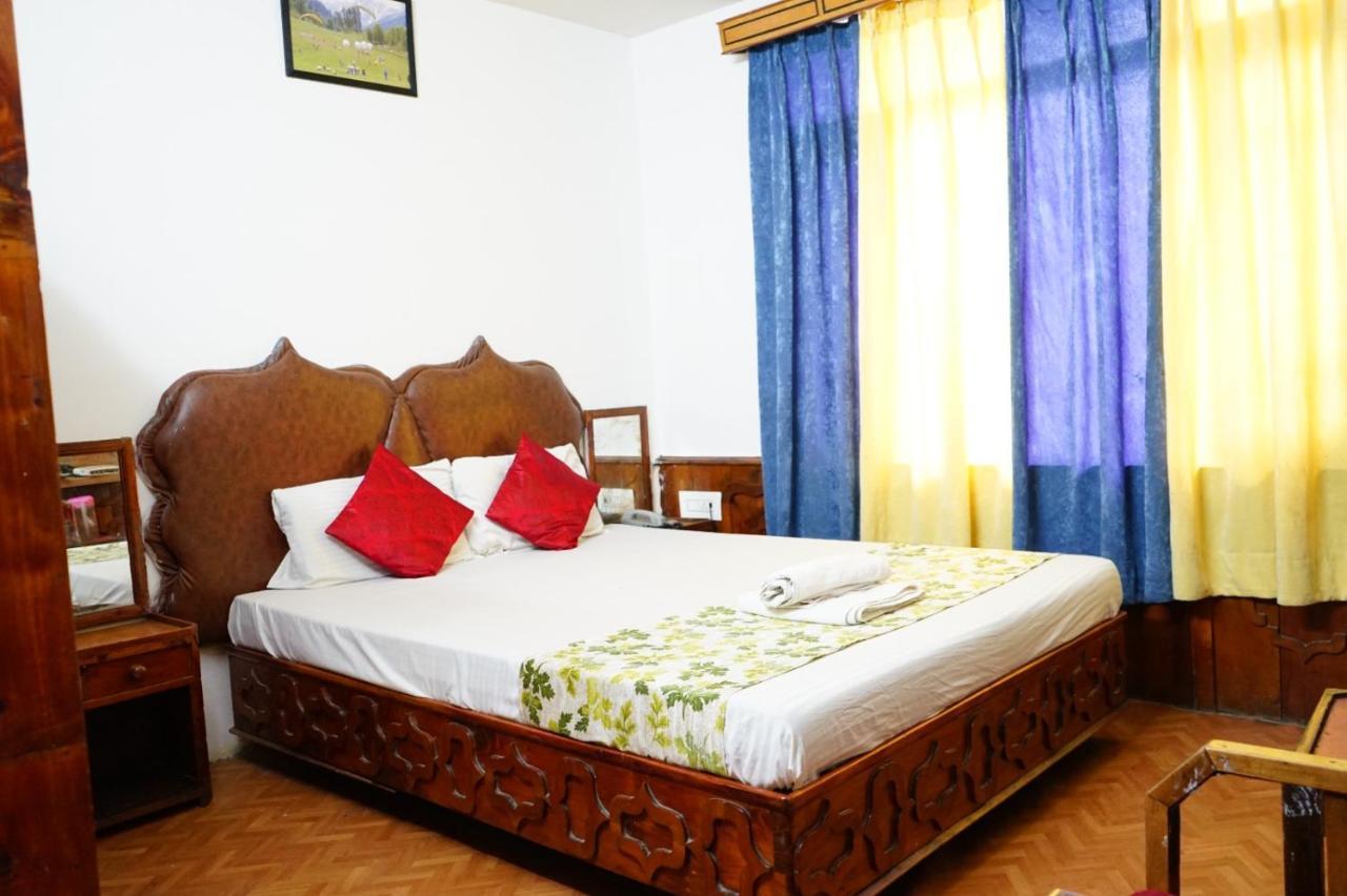 Hotel Magnolia Mallroad Manali מראה חיצוני תמונה