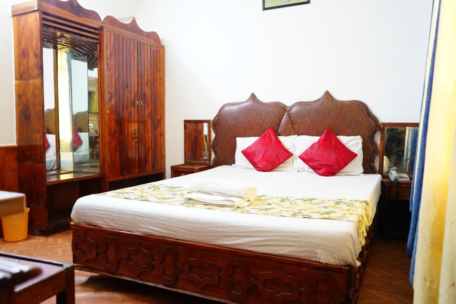 Hotel Magnolia Mallroad Manali מראה חיצוני תמונה
