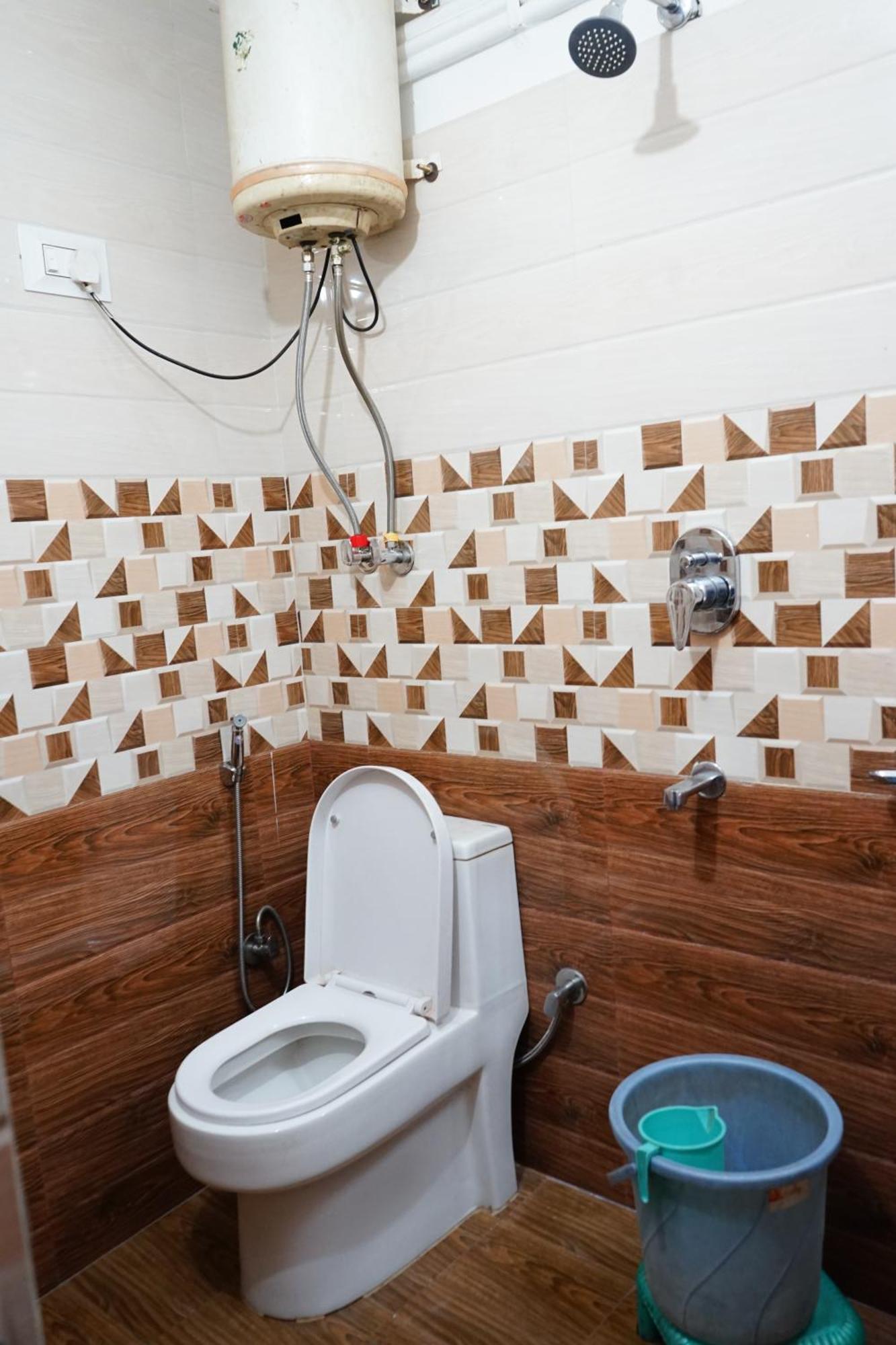 Hotel Magnolia Mallroad Manali מראה חיצוני תמונה